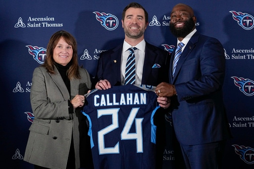 Titans_Callahan_Football_10924.jpg